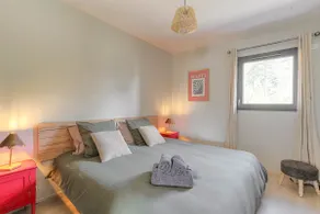 100 m² terrace • 6 people • Parking • Train station/Downtown - Image 4