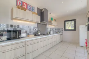 100 m² terrace • 6 people • Parking • Train station/Downtown - Image 3