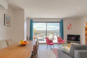 100 m² terrace • 6 people • Parking • Train station/Downtown - Image 2