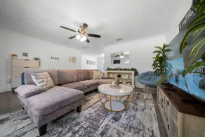 Modernized 3BR Pool Home near downtown, i75, & WEC - Image 5