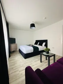 Stylish City Centre 1-Bed 5 Min Walk to Station - Image 2