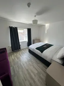 Stylish City Centre 1-Bed 5 Min Walk to Station - Image 5