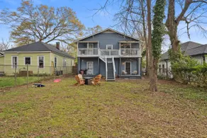 Spacious West End 6BR Duplex House - Image 3