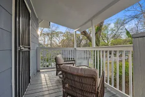 Spacious West End 6BR Duplex House - Image 4
