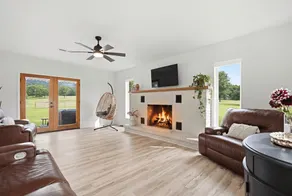 Luxury Golf Course Retreat with Mountain Views - Image 4