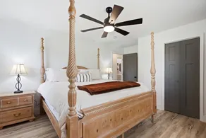 Luxury Golf Course Retreat with Mountain Views - Image 5