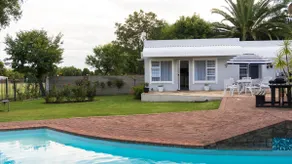 Oaknest, serene garden retreat. Rooted in comfort. - Image 5