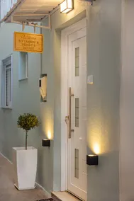 Yannis' and Peggy's House - Image 2