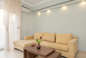Yannis' and Peggy's House - Image 4