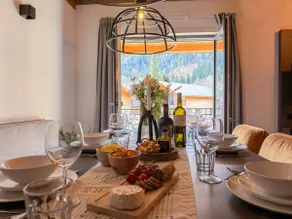 Premium apartment at a lake with mountain views - Image 4