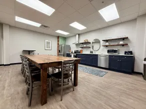 The Junction: Historic 6-Bedroom Apartment - Image 3