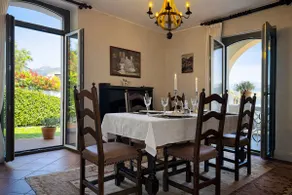 Exclusive waterfront villa with stunning views - Image 4
