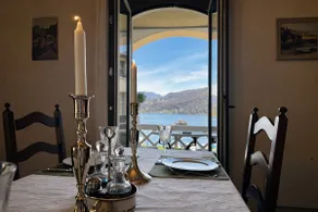 Exclusive waterfront villa with stunning views - Image 5