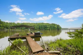 Lakefront retreat private dock, game room, bar - Image 5