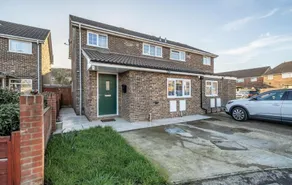 Tranquil Turquoise - 3 Bed House With Parking - Image 2