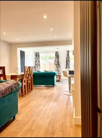Tranquil Turquoise - 3 Bed House With Parking - Image 5