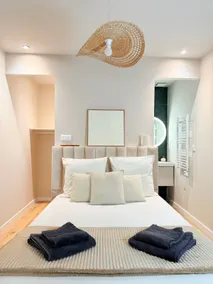 L'Élégant – 1-bedroom air-conditioned apartment with terrace in the very heart of the city - Image 3