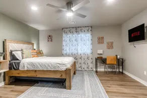 3 Private Baths | 3BR | Sleeps 10 | Near Downtown - Image 5