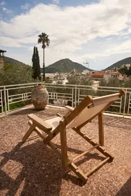 Cosy country house with treehouse in olive grove - Image 3