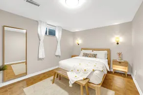 Sauna, Hot Tub & Massage Chair · Spa Suite - Image 4
