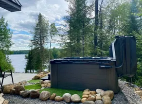 Private Lakefront Retreat – Chalet Ô Havre - Image 4