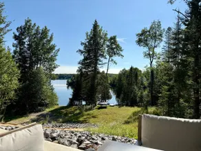 Private Lakefront Retreat – Chalet Ô Havre - Image 5