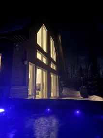 Private Lakefront Retreat – Chalet Ô Havre - Image 3