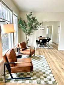 NEW Cozy Rose House —Downtown - Image 4