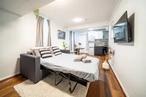 Large Surry Hills Home Sleeps 4 Parking - Image 3