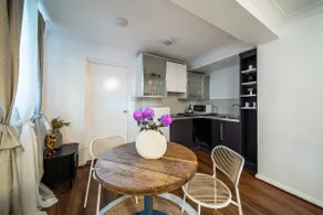 Large Surry Hills Home Sleeps 4 Parking - Image 2