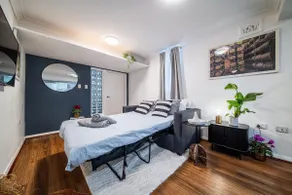 Large Surry Hills Home Sleeps 4 Parking - Image 5