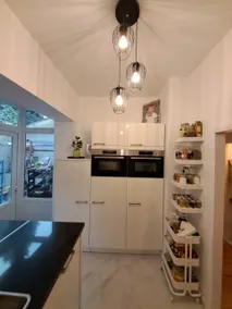 Charming Central Apartment with Private Garden - Image 3