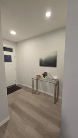 New & spacious 4BRM+Den main floor unit. Sleeps 10 - Image 3