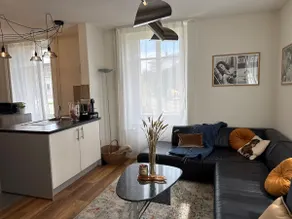 Spacious apartment with private garden & entrance - Image 5