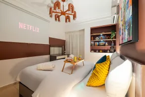 Artist's studio • Terrace • Netflix • Pool - Image 2