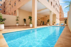 Artist's studio • Terrace • Netflix • Pool - Image 5