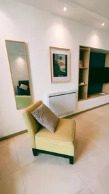 Spacious, air-conditioned, single-story 2-bedroom apartment - Image 4