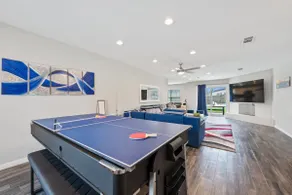 Stylish Central 4BR Sleeps 16 with Tons of Games - Image 2