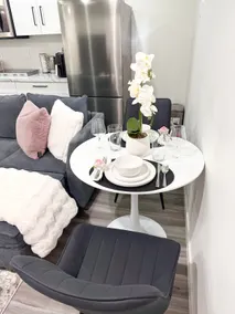 Velvet&Rose|Elegant Private 1BR Suite|Free Parking - Image 2
