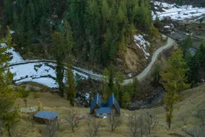 2BR Hilltop Cottage | River & Forest Views - Image 4