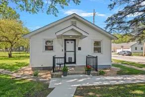 Feel at home in a comfy cottage with garage - Image 2