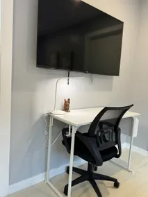 Stylish 1BR Suite w Living Room Fridge Microwave - Image 3