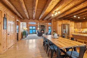 Private Retreat w/ HUGE Sport Court (indoor) - Image 4