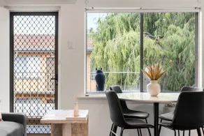 Luxe 2BR, Restaurants, 8 Min to CBD FREE Parking - Image 5