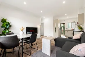 Luxe 2BR, Restaurants, 8 Min to CBD FREE Parking - Image 3