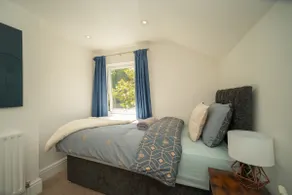 Charming 3 Bedroom House Ascot Parking & WiFi - Image 5