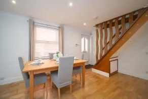 Charming 3 Bedroom House Ascot Parking & WiFi - Image 3