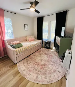 Van Buren Gem & Guest Favorite / Red Door Retreat - Image 4