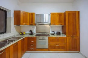 Spacious 3BR Retreat Overlooking Marina - Image 4