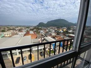 Central location, high floor, and beautiful views! - Image 3